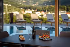 Palazzo Villa dining table
