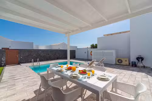 Ereza La Granja Outdoor Dining