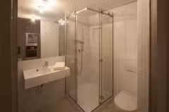 Villa Oasis shower room