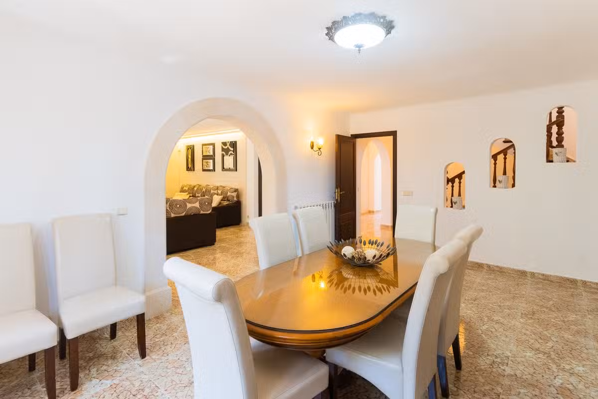 Villa Es Jardi dining room