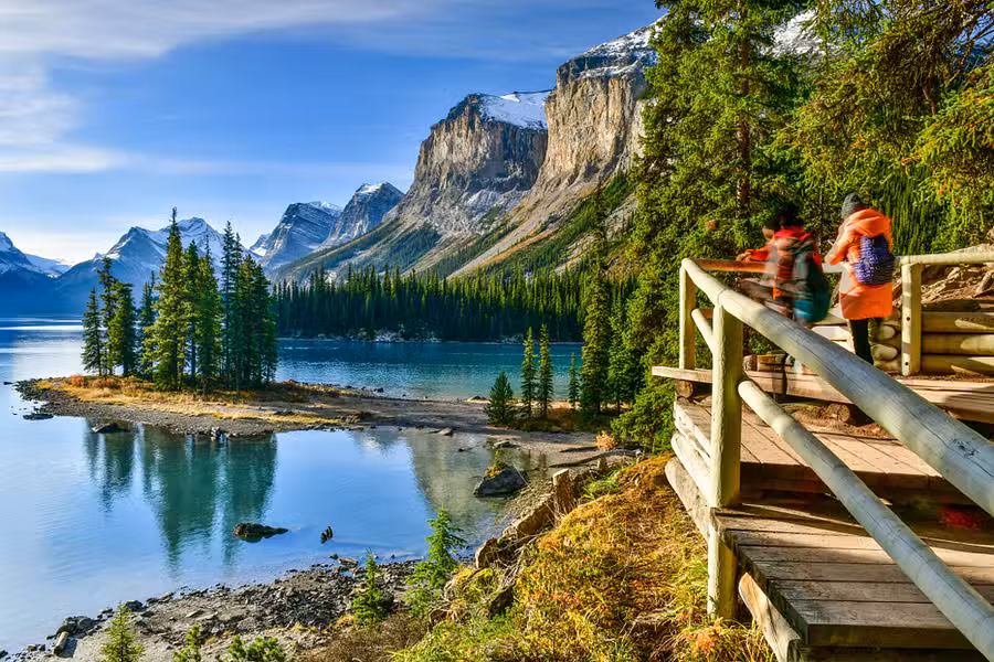 Maligne Lake boat cruise to Spirit Island
