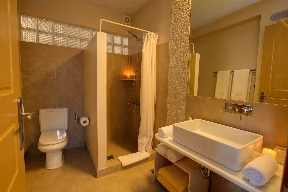 VILLA CORALI BEDROOM 3 BATHROOM