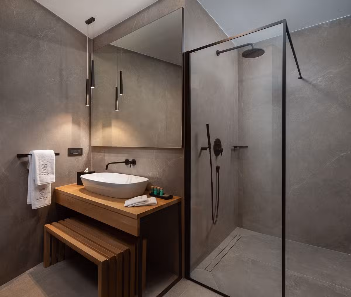 Palazzo Villa shower room