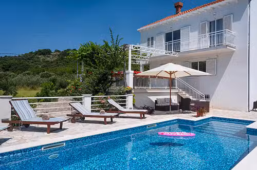 Villa Olivia villa and pool