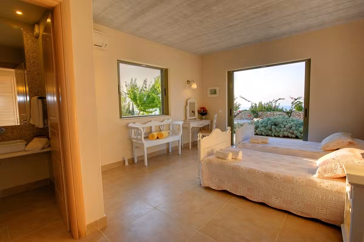 Villa Linatela Bedroom