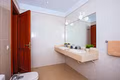 Captains Retreat bathroom