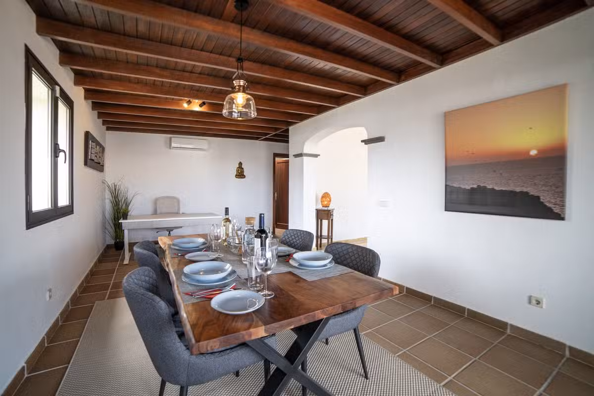 Villa Nido Dining