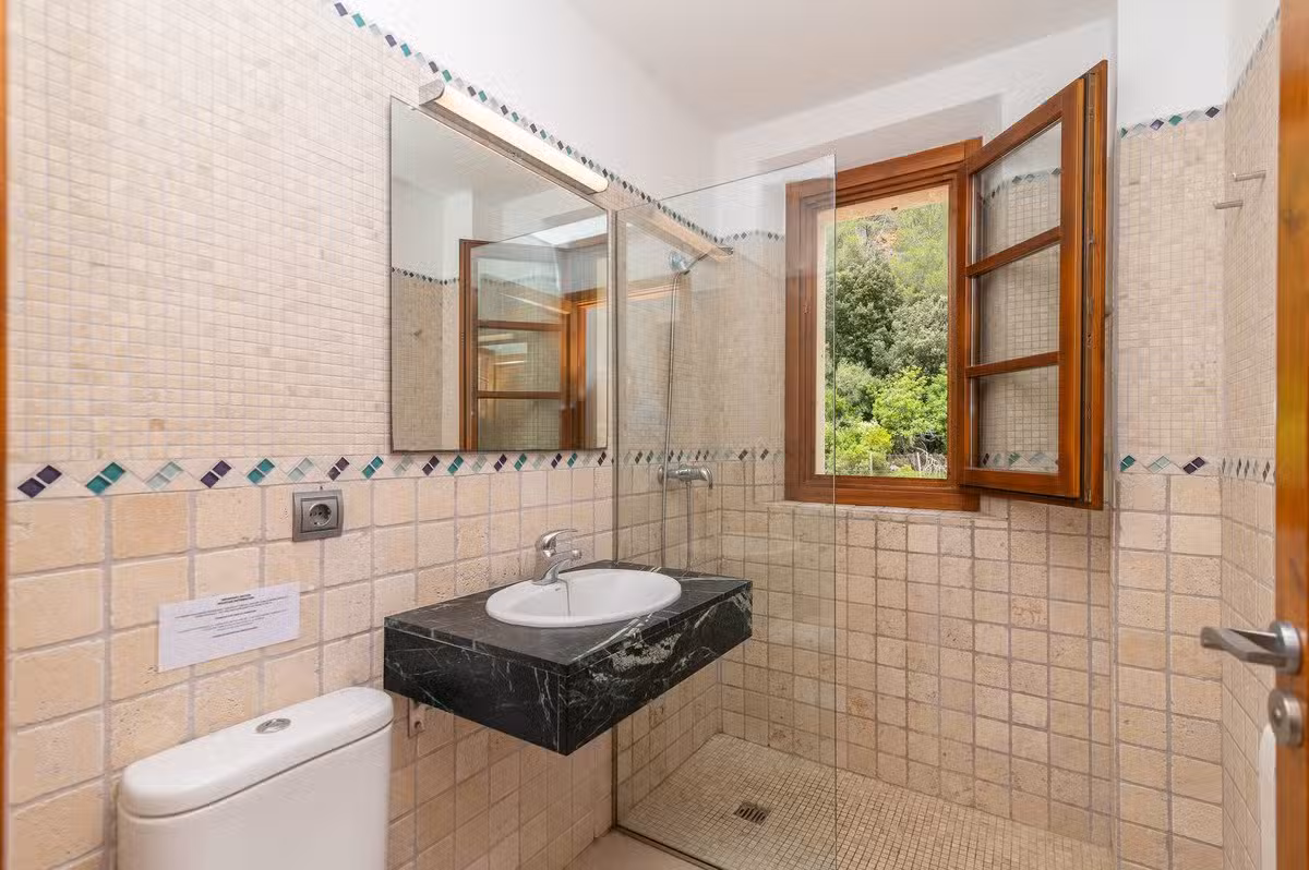 Vall den Marc Bathroom