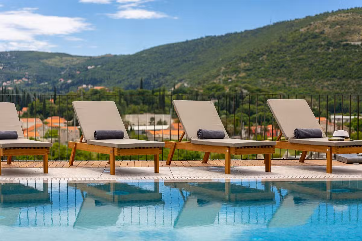 Palazzo Villa sunloungers