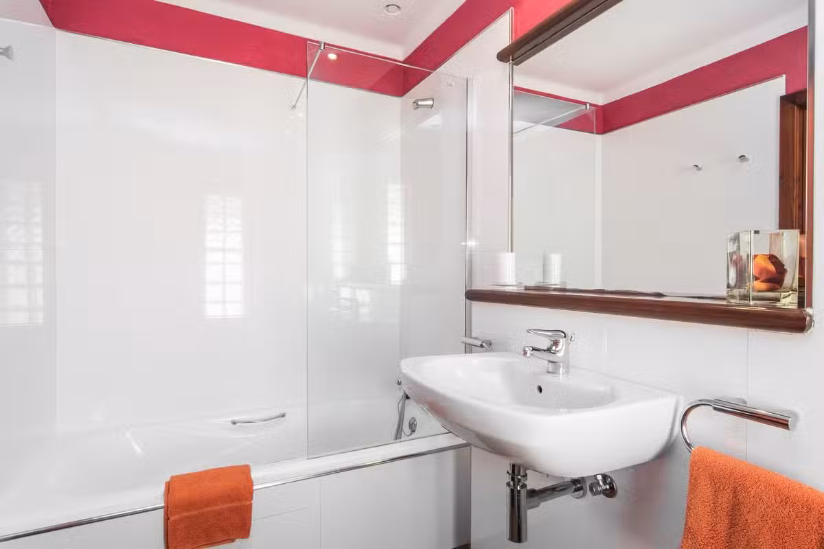 Villa Llenyater bathroom