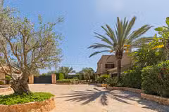 Villa Es Jardi drive way