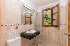 Vall den Marc Bathroom
