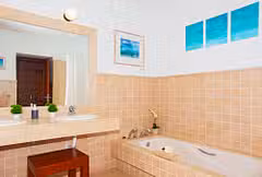 Captains Retreat bathroom