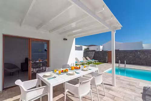 Ereza La Granja Outdoor Dining