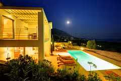NAUTILOS BY NIGHT
