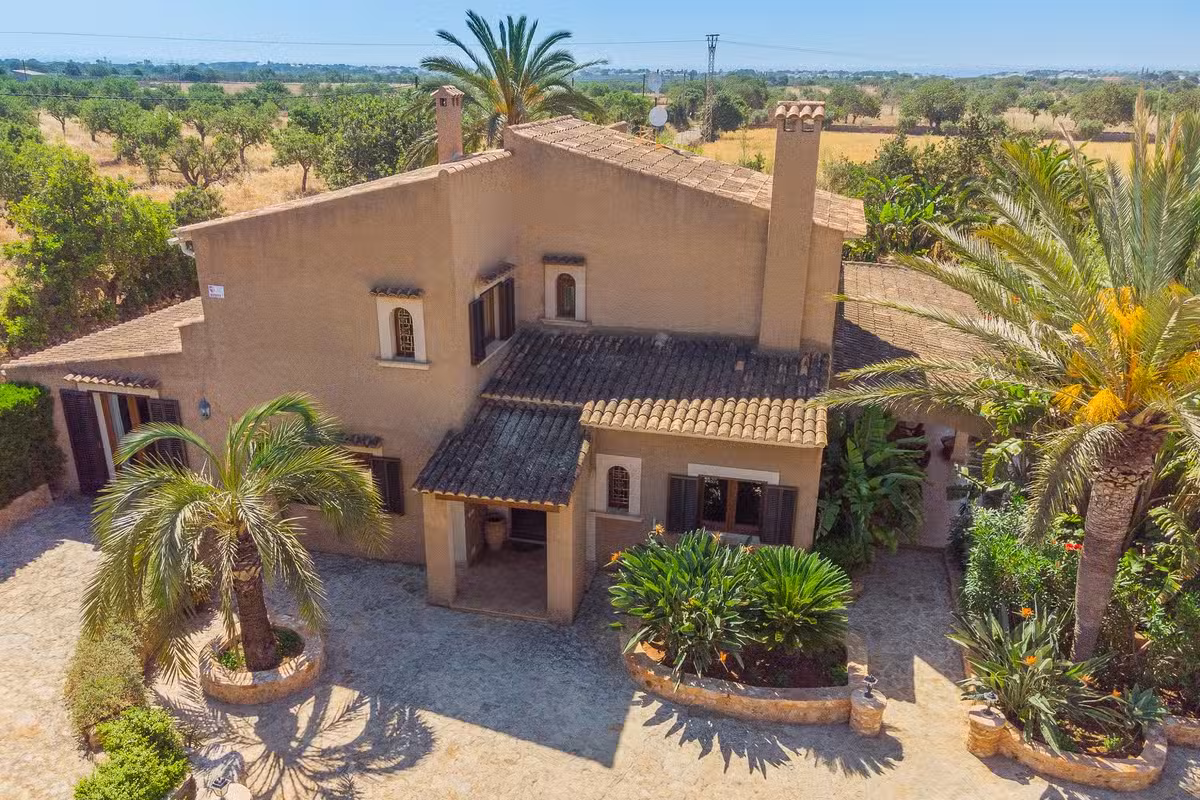 Villa Es Jardi front of house