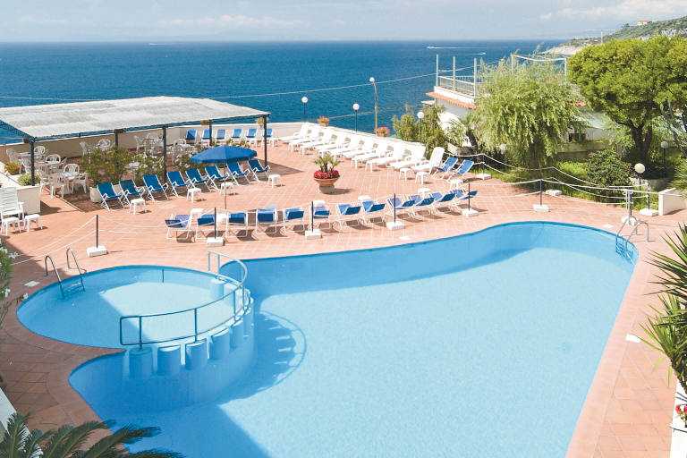 Piccolo Paradiso, Italy