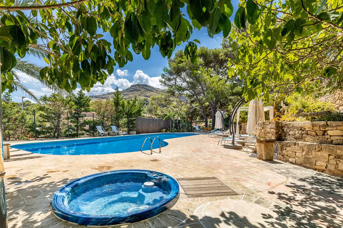 Villa Cala Jacuzzi Area