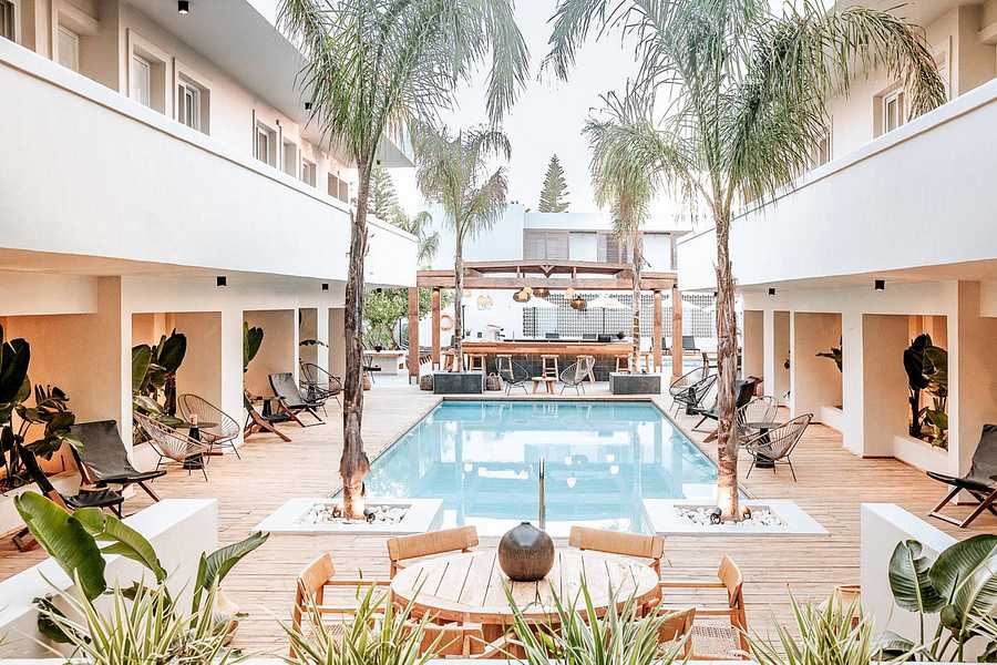 Sentido More Meni, Greece