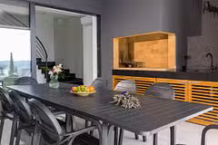 Villa Monte dining table