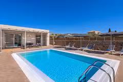 Villa Esperos pool