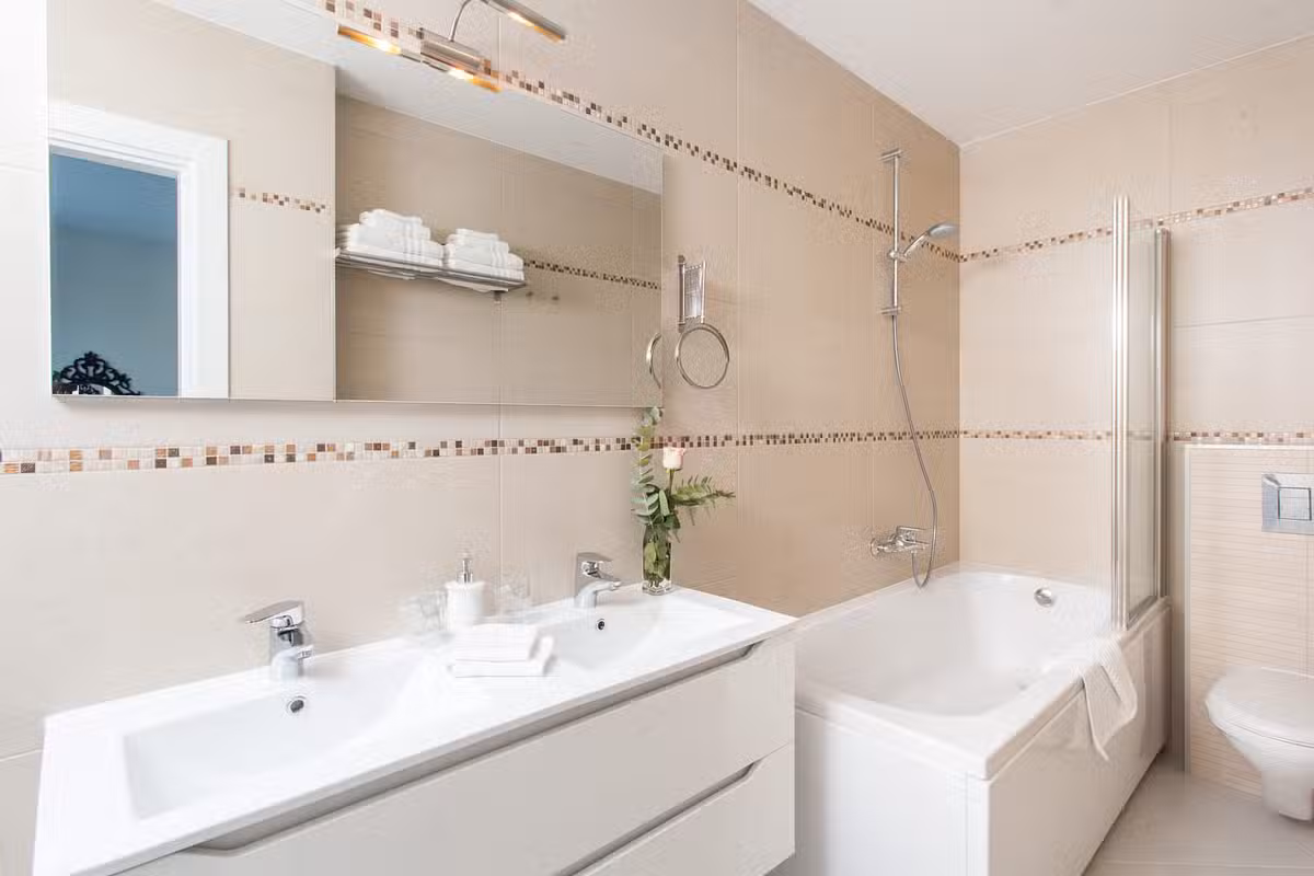 Villa Art bathroom