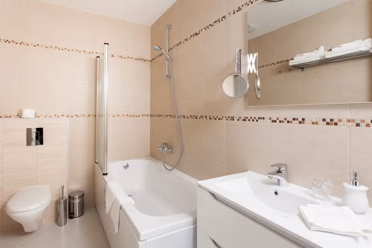 Villa Art bathroom