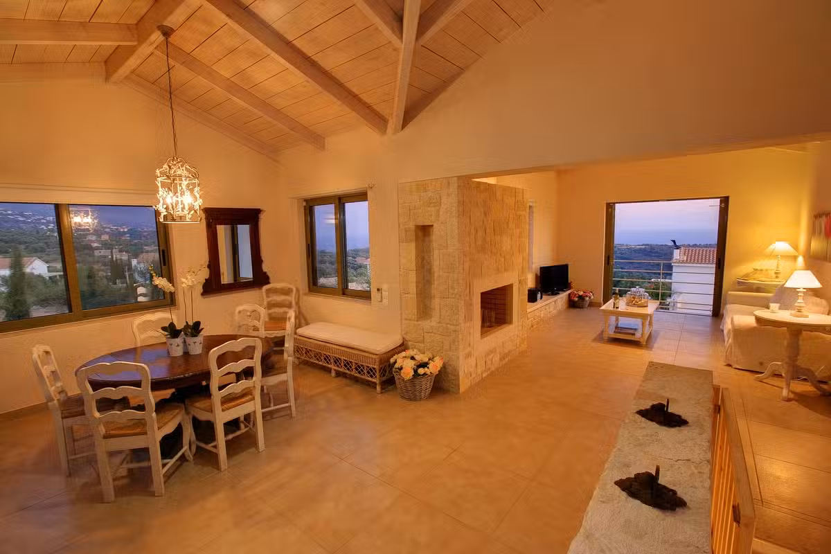 Villa Linatela Dining Area