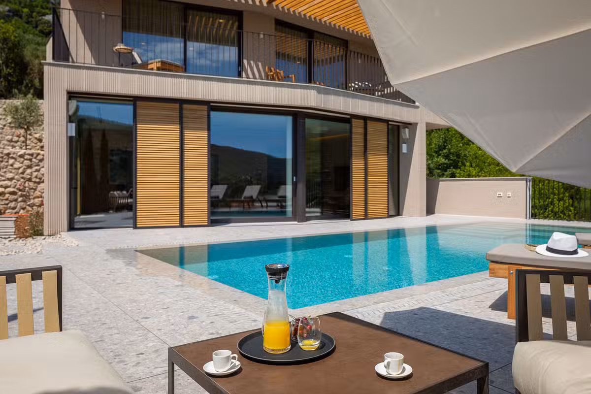 Palazzo Villa pool area