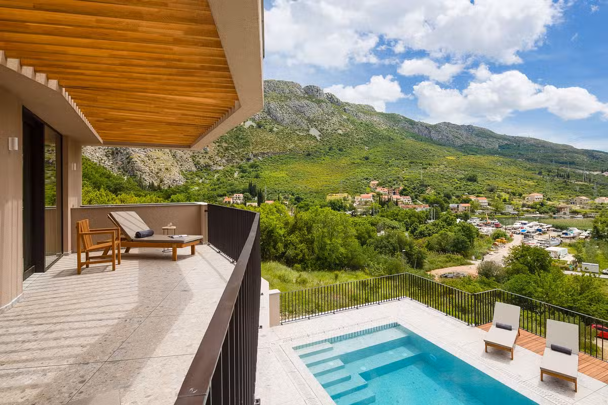 Palazzo Villa pool view
