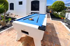 Villa Andorra pool table