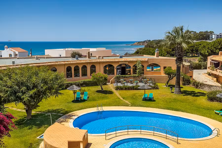 Clube Maria Luisa, Portugal