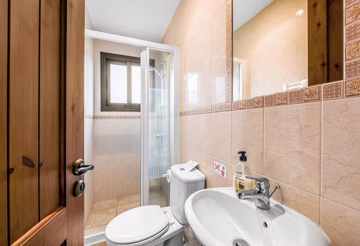 Villa Camelot Bathroom