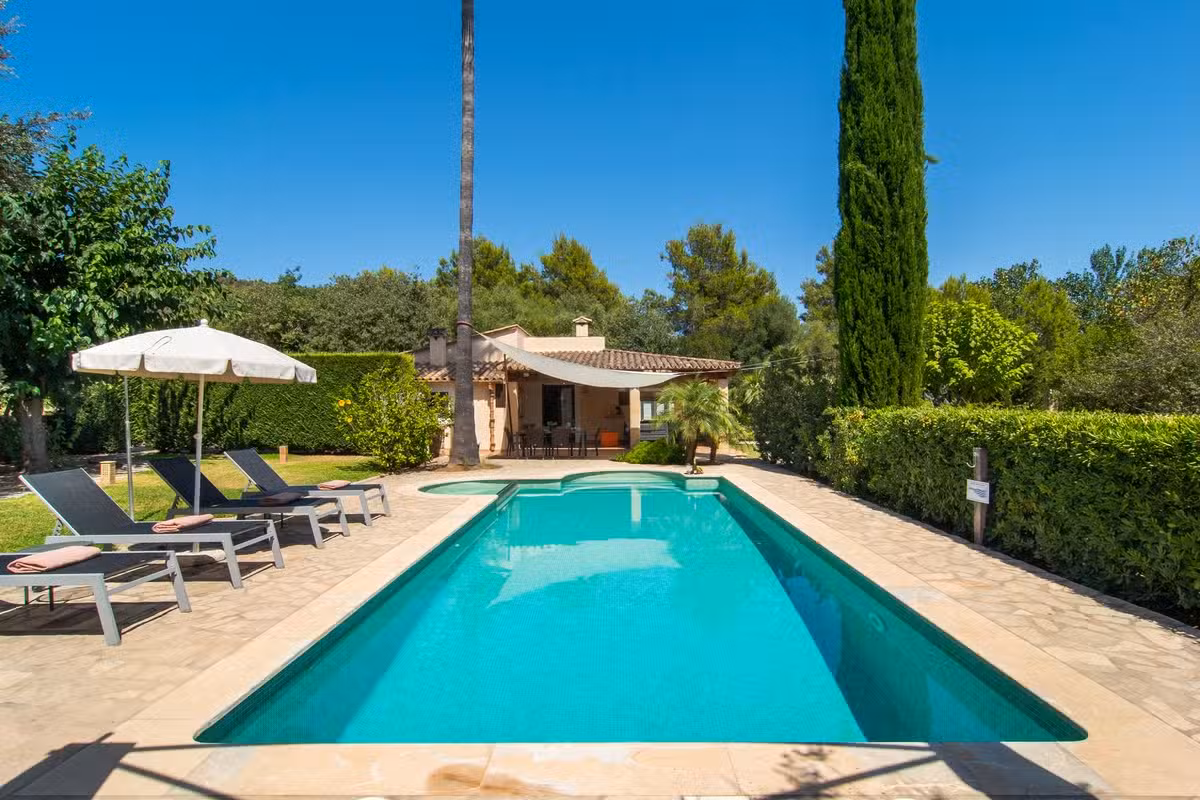 Villa Llenyater pool