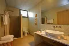 Villa Linatela Bathroom