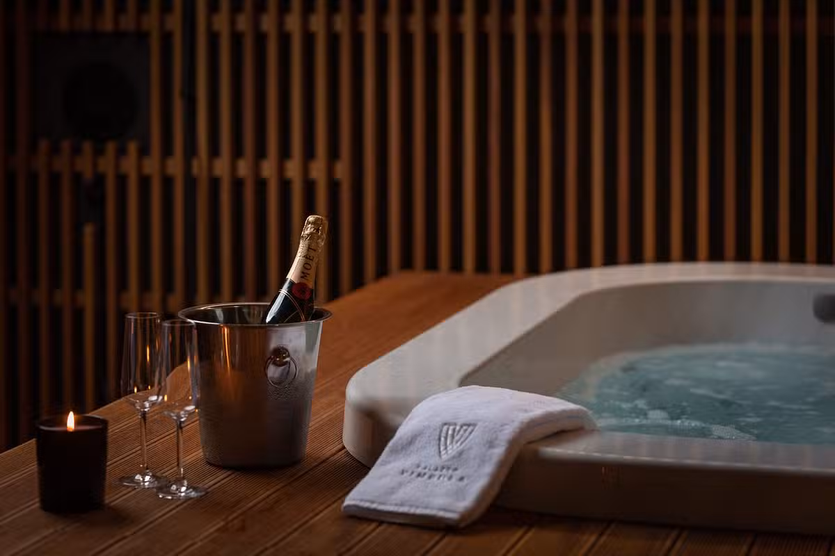 Palazzo Villa hot tub