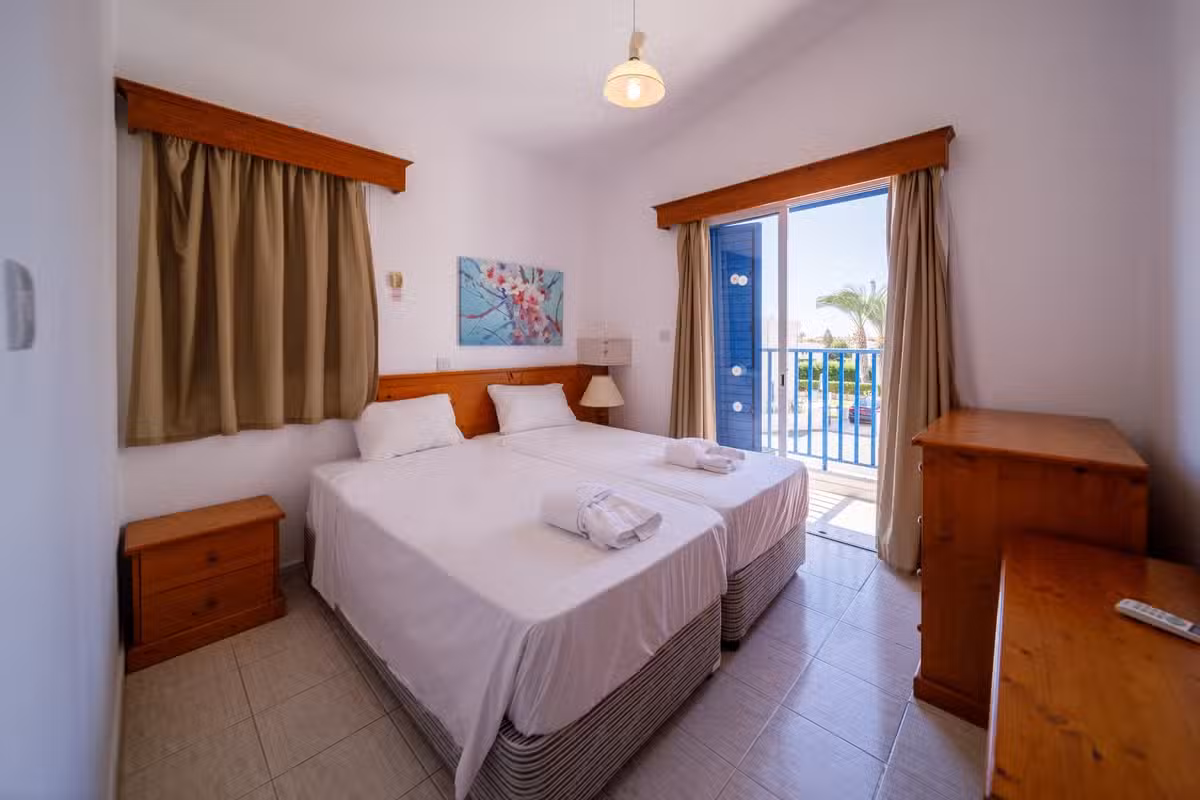Villa Thalia twin beds