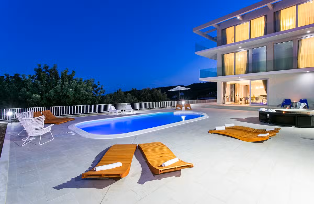 Villa Art pool night shot