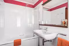 Villa Llenyater bathroom