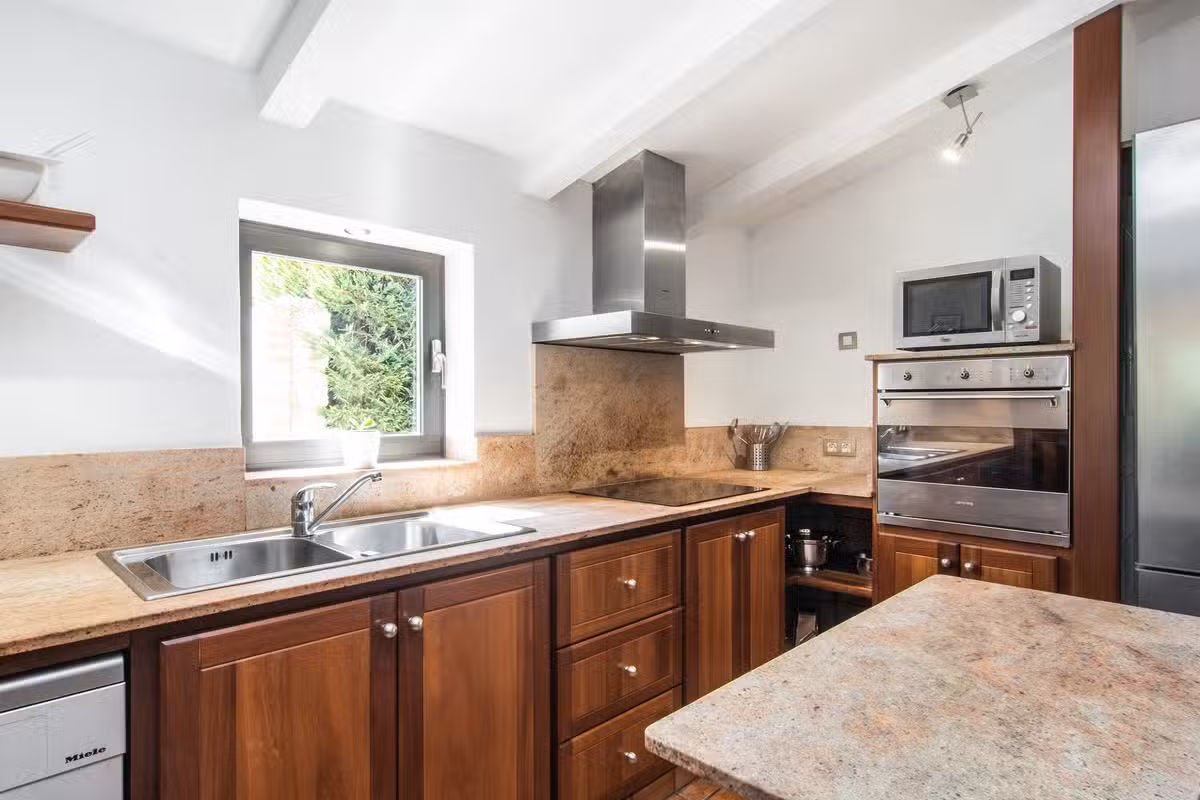Villa Llenyater kitchen