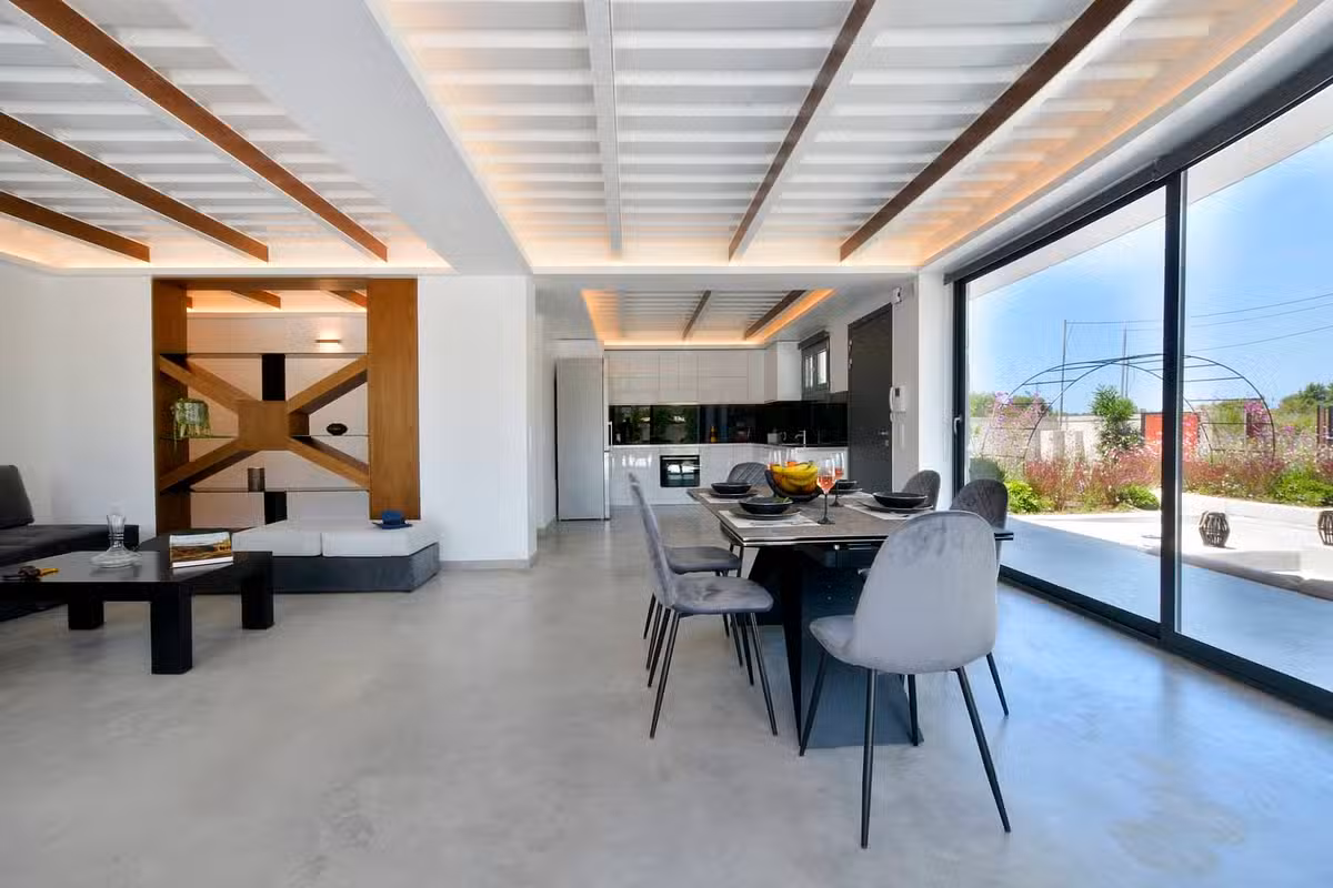 Villa Flamingo Dining Area