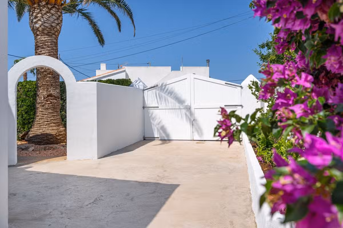 Villa Kai Driveway