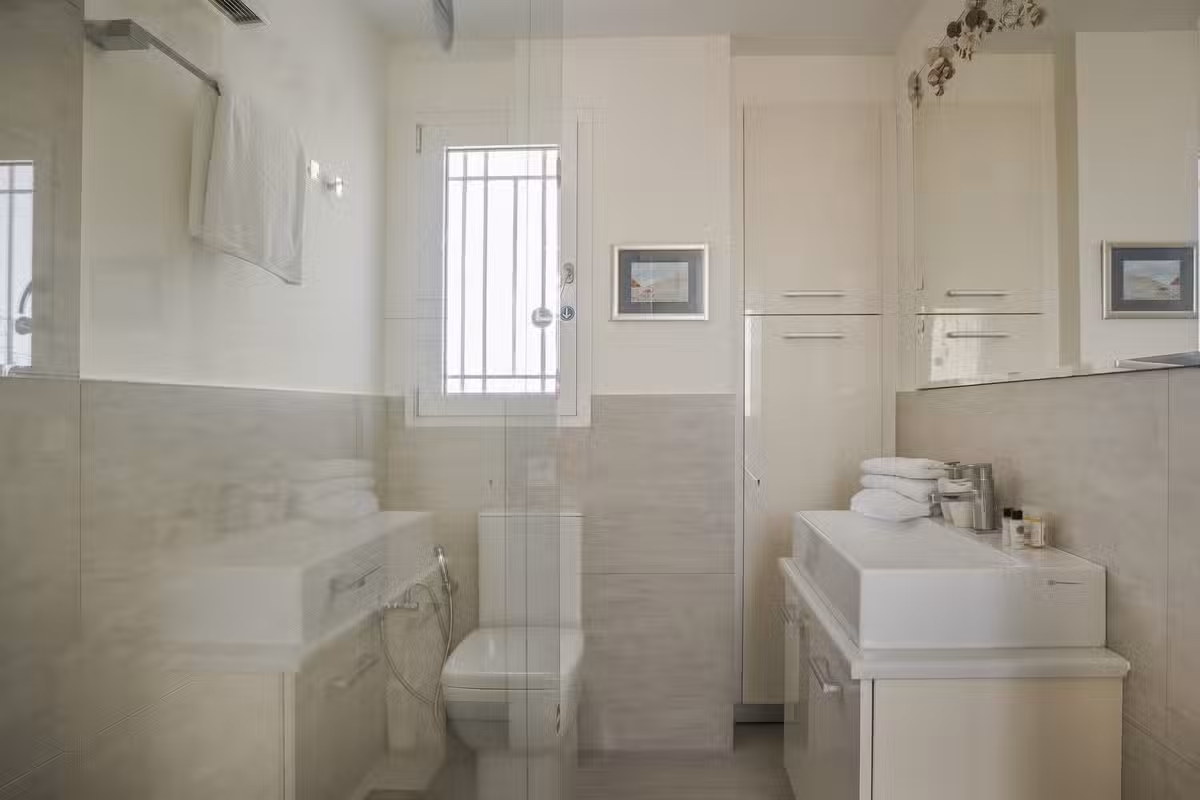 Ai Helis Beach House Bathroom