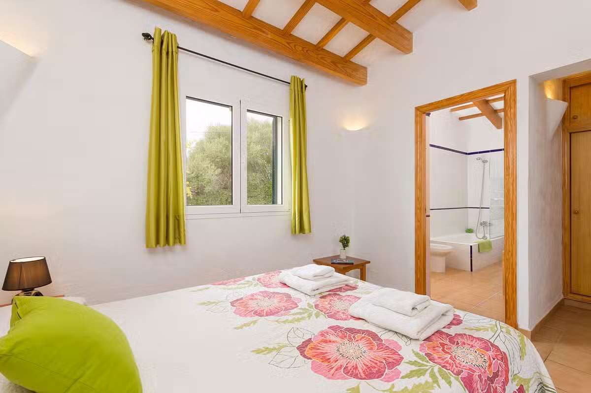 Villa Celeste - Double Bedroom With Ensuite Bathroom