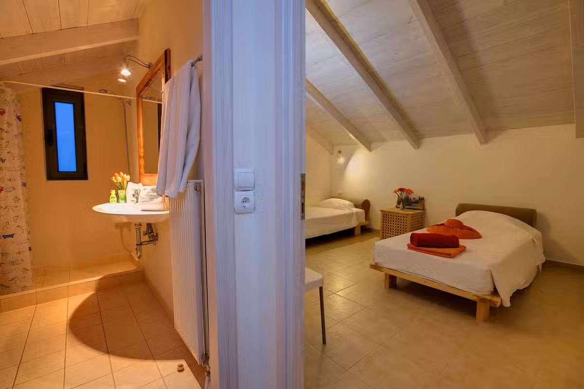 Villa Asterias twin bedroom