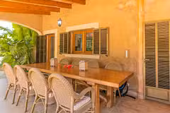Villa es Jardí dining table