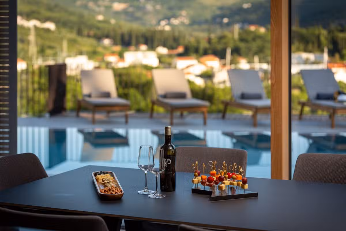 Palazzo Villa dining table