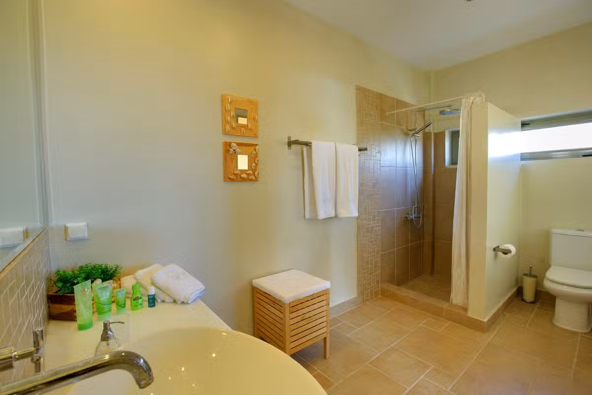 NAUTILOS BATHROOM 1