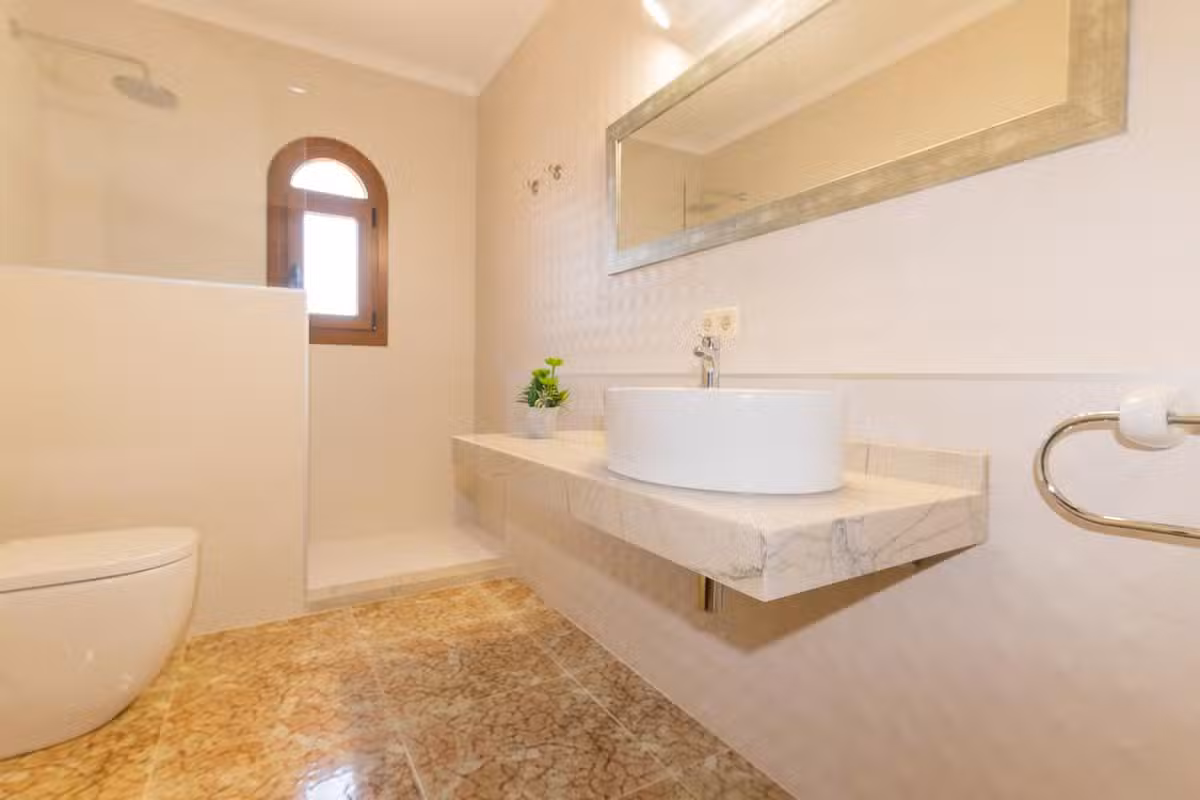 Villa Es Jardi shower room