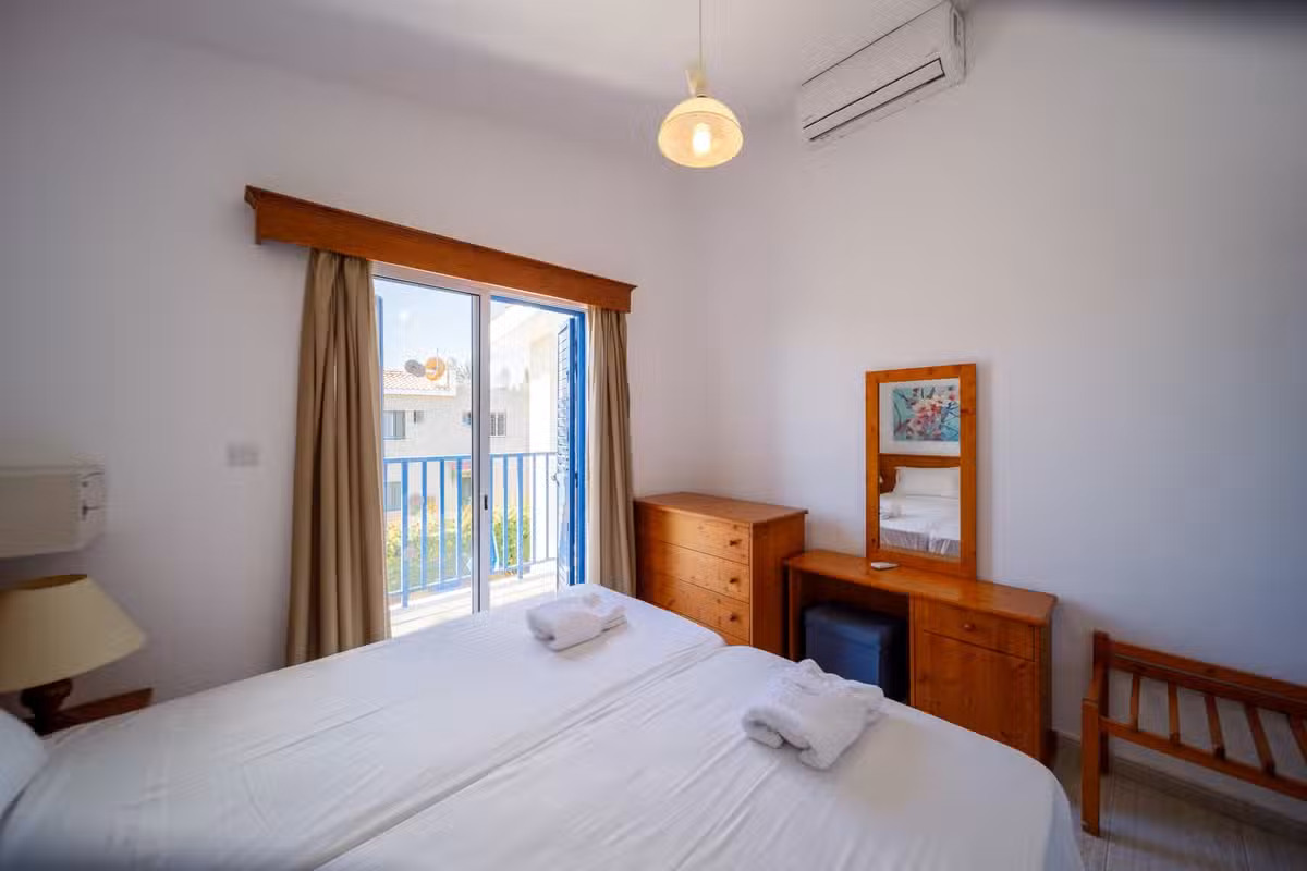 Villa Thalia twin beds